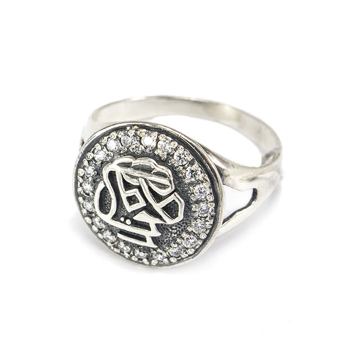 Серебряное кольцо с фианитами и арабским символом Арт. RN015SV