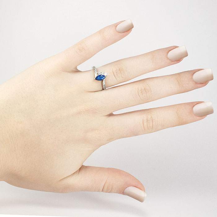 Серебряное кольцо с синим фианитом Арт. RN004SV