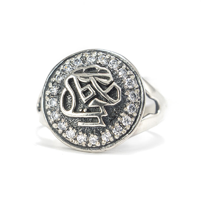 Серебряное кольцо с фианитами и арабским символом Арт. RN015SV